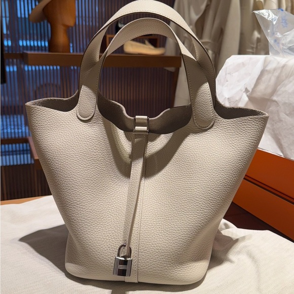 Hermes Handbags - Hermès Picotin Lock 22 Craie – Like New